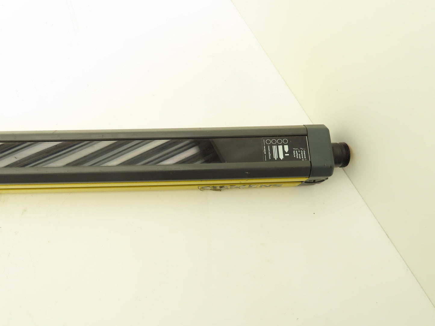 Siemens 3RG7842-4DK01 Safety Light Curtain Receiver 1200mm Long