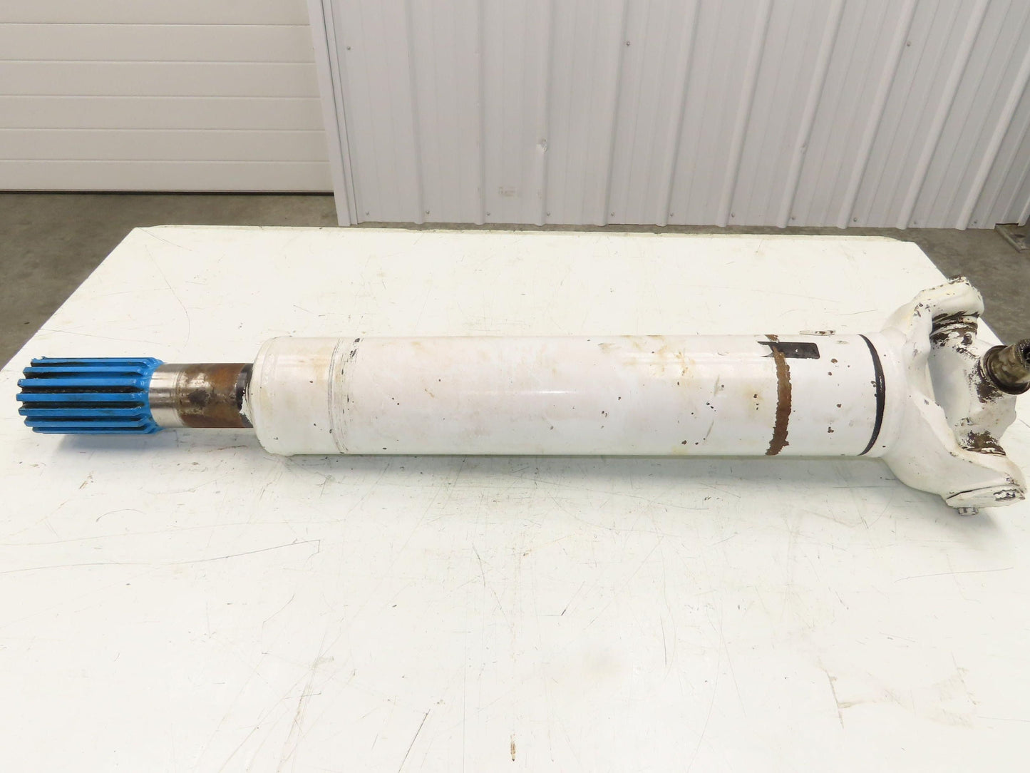 Oshkosh F-2146 Spicer Slip Yoke 16 Spline Rear Drive Shaft 35" Long U-joint