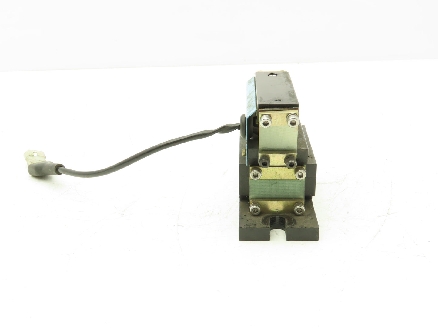 Osaka Seiko Small Parts Feeder Linear Conveyor Vibration Magnetic Motor 200V