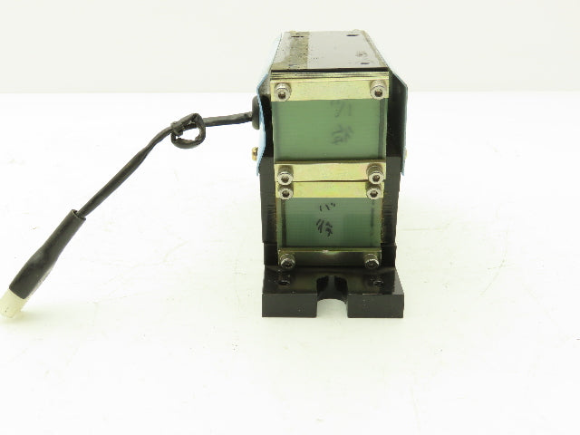 Osaka Seiko Small Parts Feeder Linear Conveyor Vibration Magnetic Motor 200V