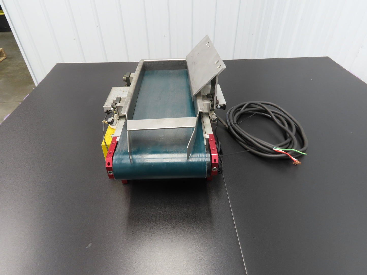 NKE 6"x 17" Small Parts Conveyor Low Profile Flat Belt Slow Feed 220V 3PH 1FPM