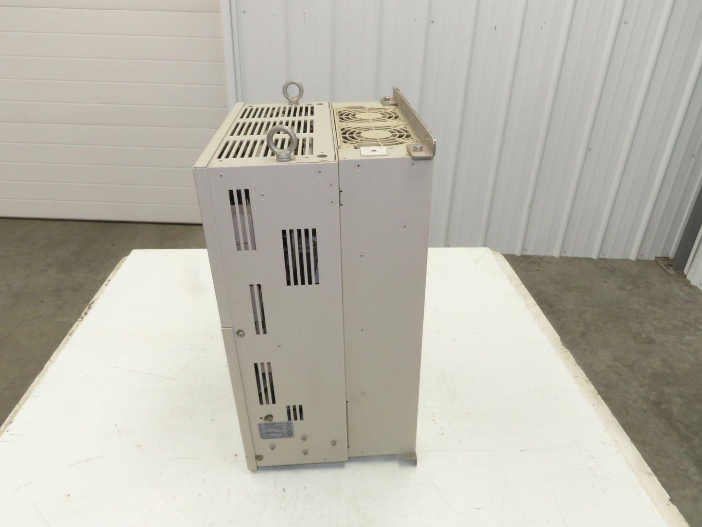 Yaskawa CIMR-AU4A0088FAA AC Drive 60HP 380-480V 3PH In 0-480VAC 0-400Hz 88A Out