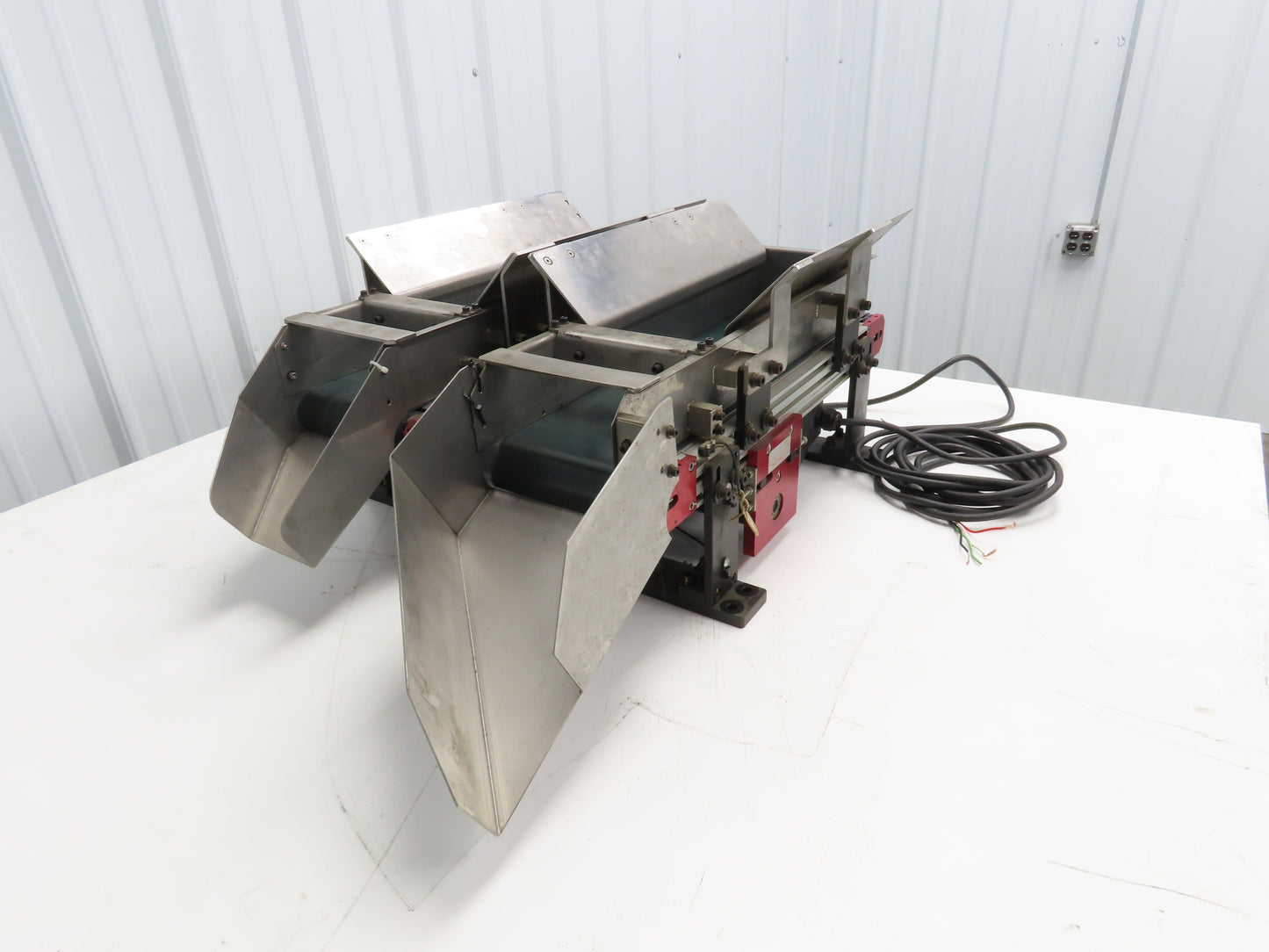 NKE 6"x 22" Double Belt Conveyor Small Parts Slow Feed Chute 220V 1FPM