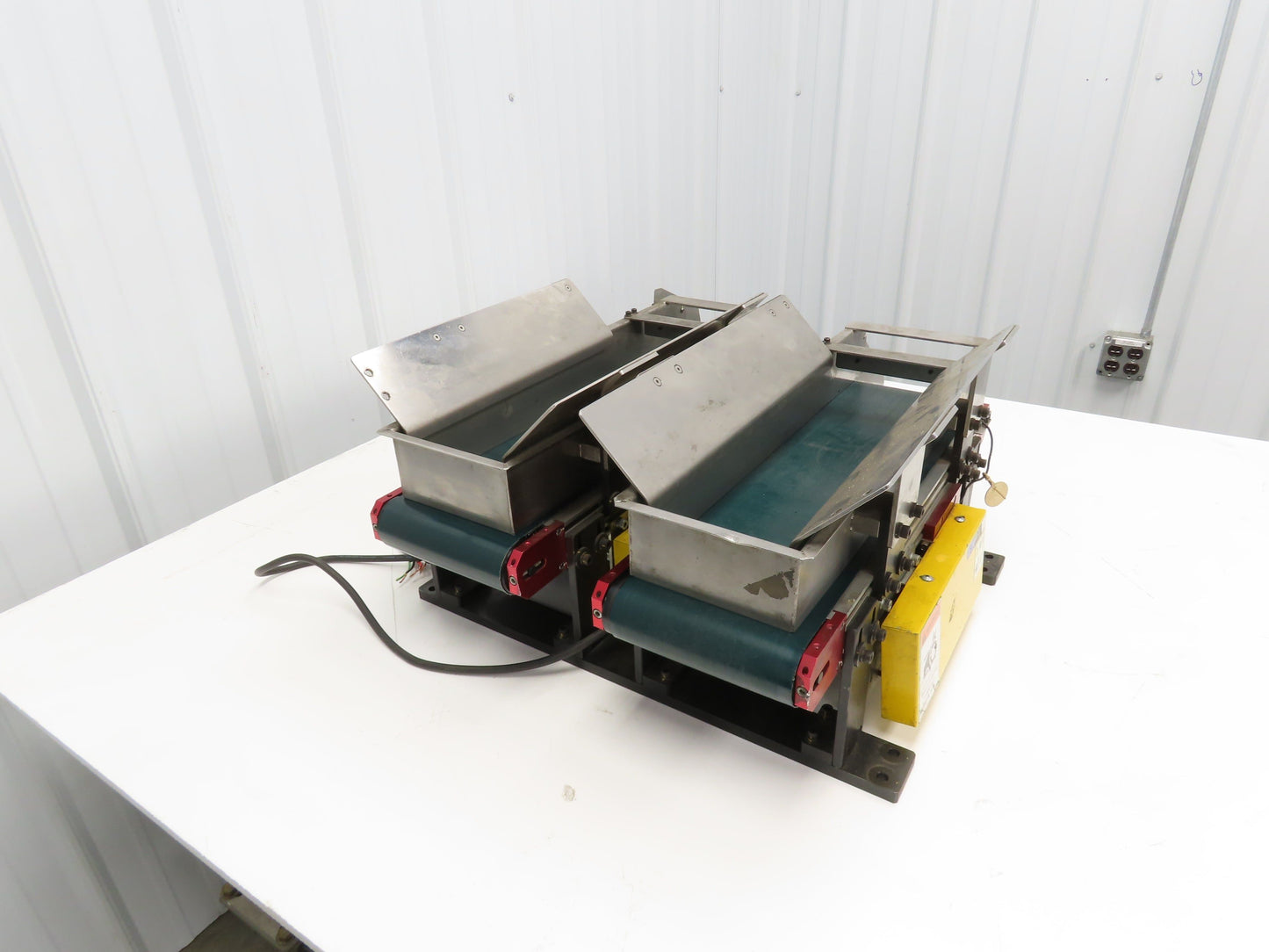 NKE 6"x 22" Double Belt Conveyor Small Parts Slow Feed Chute 220V 1FPM