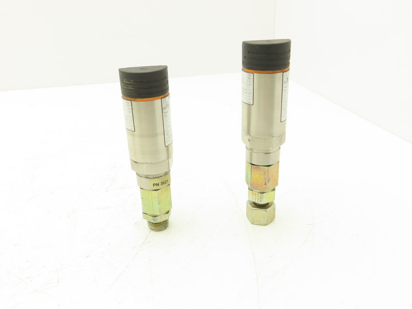 IFM Efector PN3021 Electronic Pressure Sensor Monitor 1/4" NPT 250bar Lot of 2
