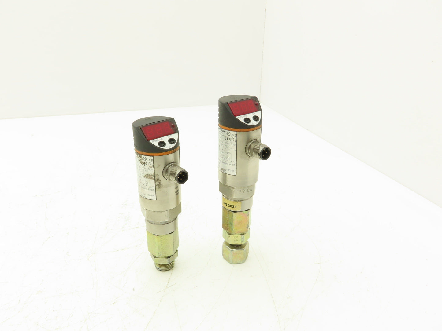 IFM Efector PN3021 Electronic Pressure Sensor Monitor 1/4" NPT 250bar Lot of 2