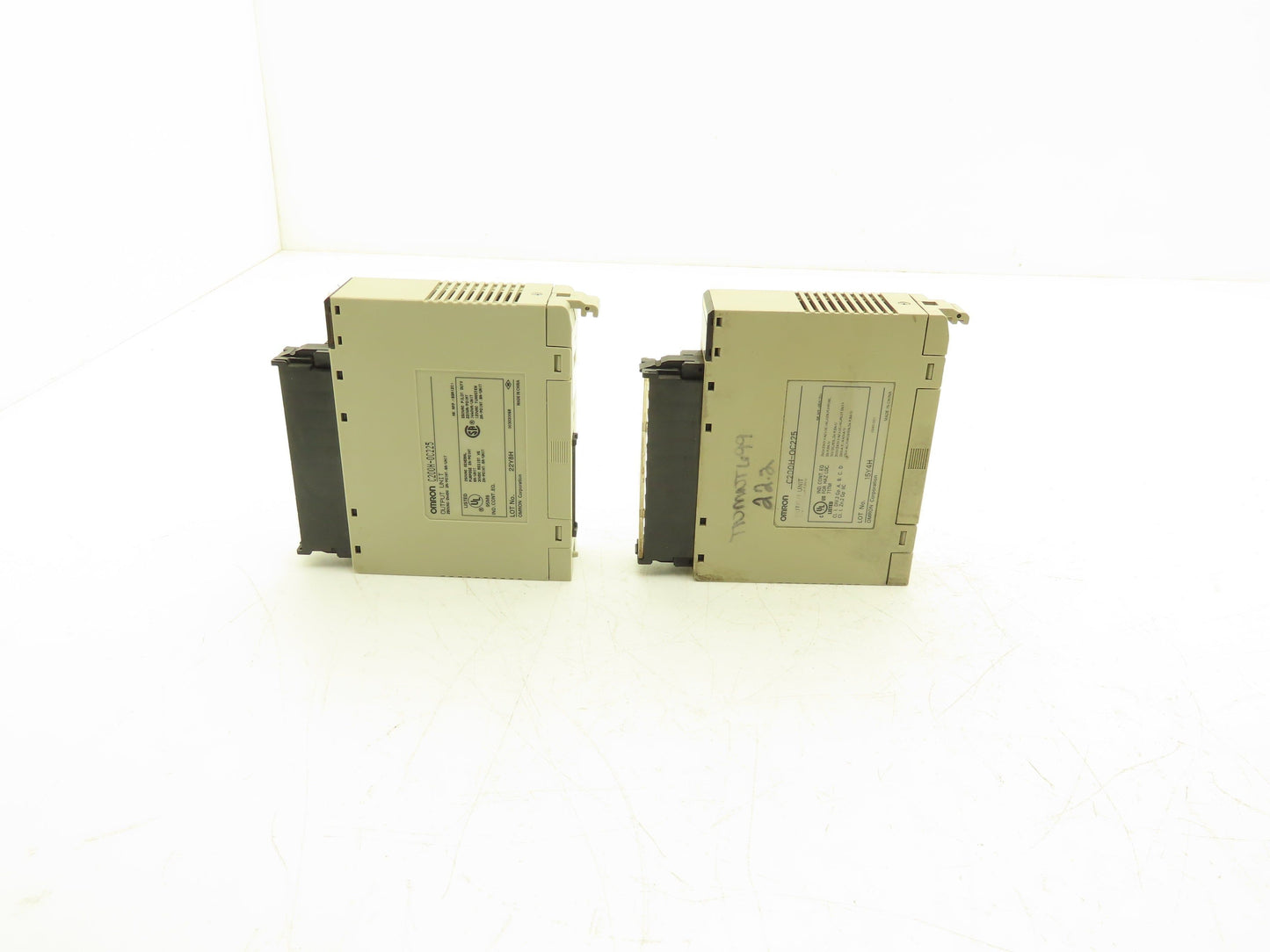 Omron C200H-OC225 Output Unit 250VAC/24VDC | 2A/Point | 8A/Unit | Lot of 2