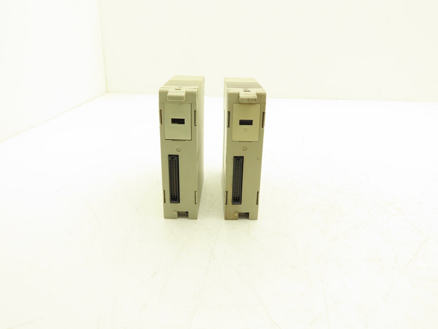 Omron C200H-OC225 Output Unit 250VAC/24VDC | 2A/Point | 8A/Unit | Lot of 2