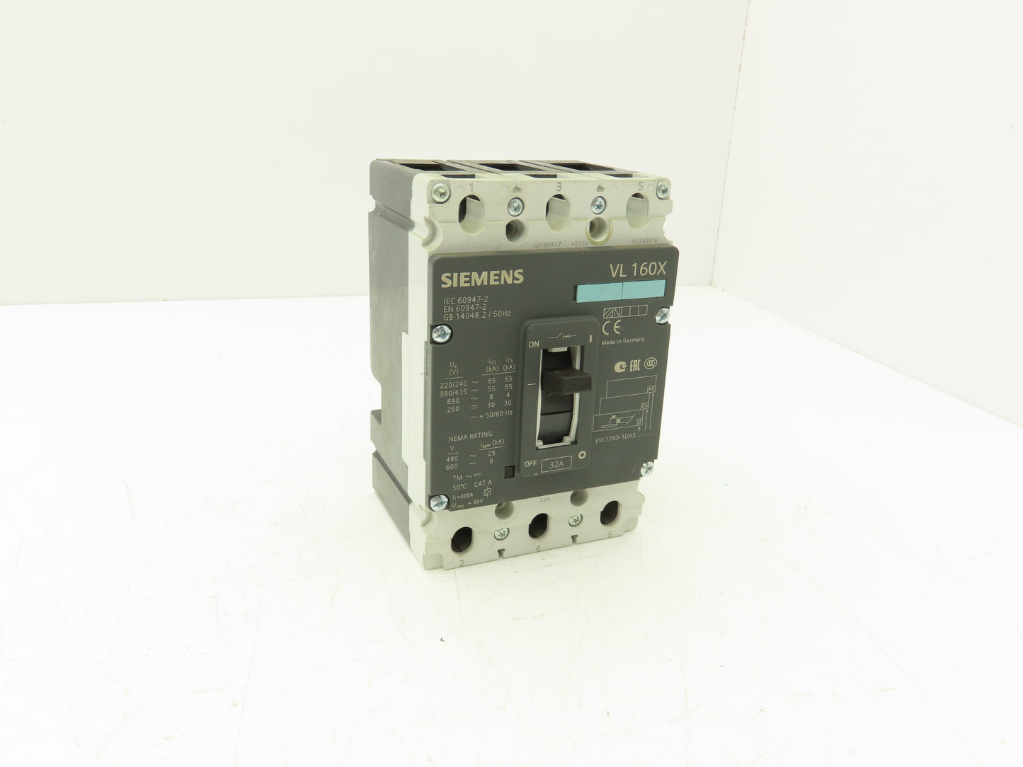 Siemens VL 160X 3VL1703-1DA33-0AA0 Circuit Breaker 3-Pole 3PH 32A 690VAC 250VDC