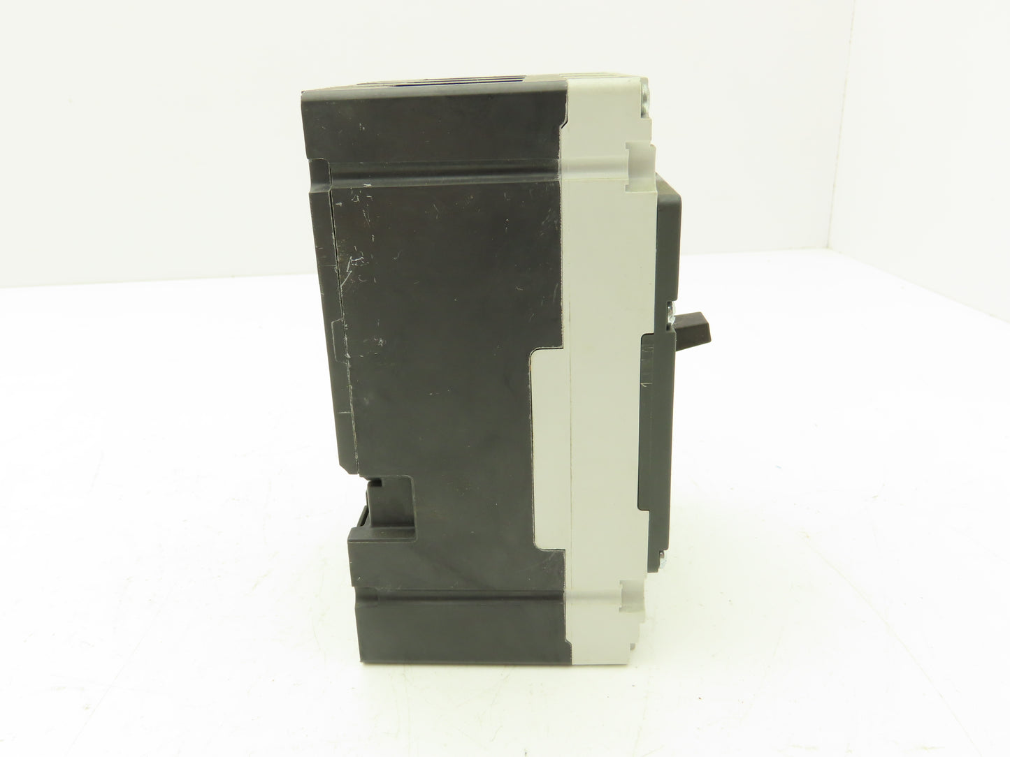 Siemens VL 160X 3VL1703-1DA33-0AA0 Circuit Breaker 3-Pole 3PH 32A 690VAC 250VDC