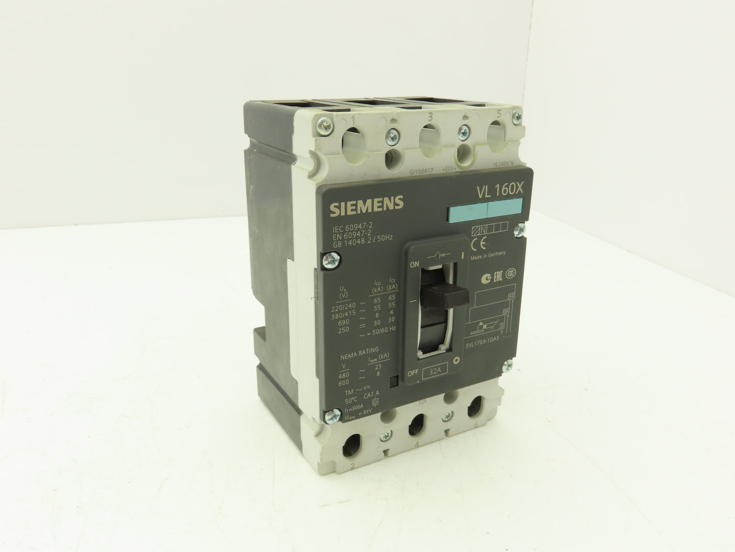 Siemens VL 160X 3VL1703-1DA33-0AA0 Circuit Breaker 3-Pole 3PH 32A 690VAC 250VDC