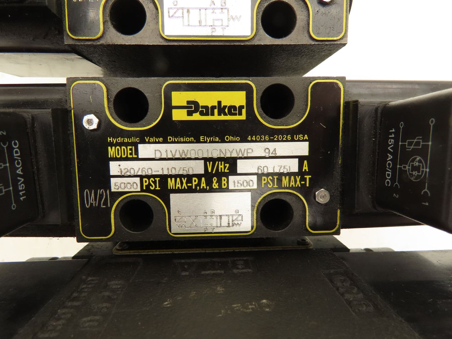 Parker D1VW Hydraulic Directional Solenoid Valves 3-Station Manifold 115V