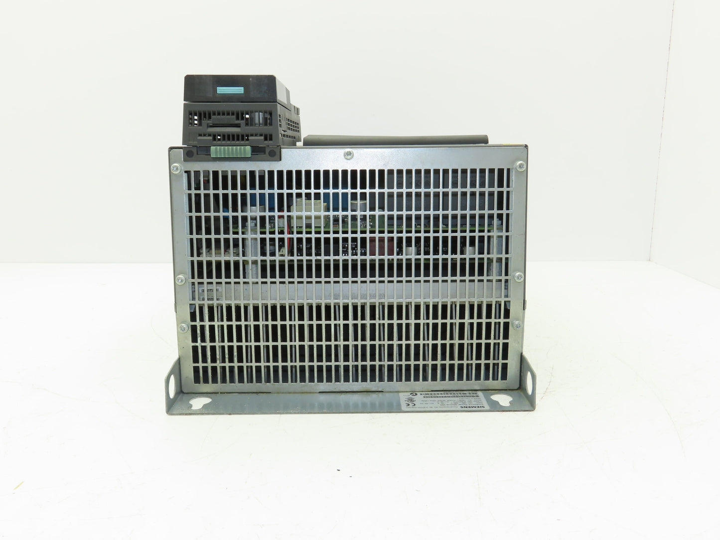 Siemens 6SL3225-0BE31-5AA0 Sinamics AC Drive 480V 25HP 18.5kW 36A