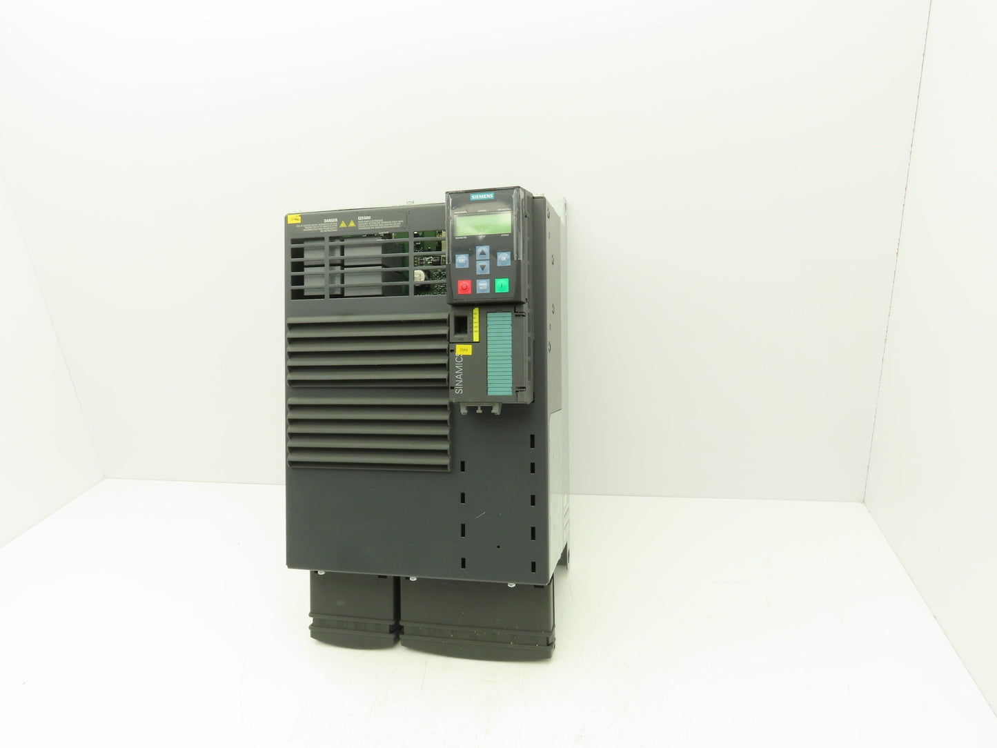Siemens 6SL3225-0BE31-5AA0 Sinamics AC Drive 480V 25HP 18.5kW 36A