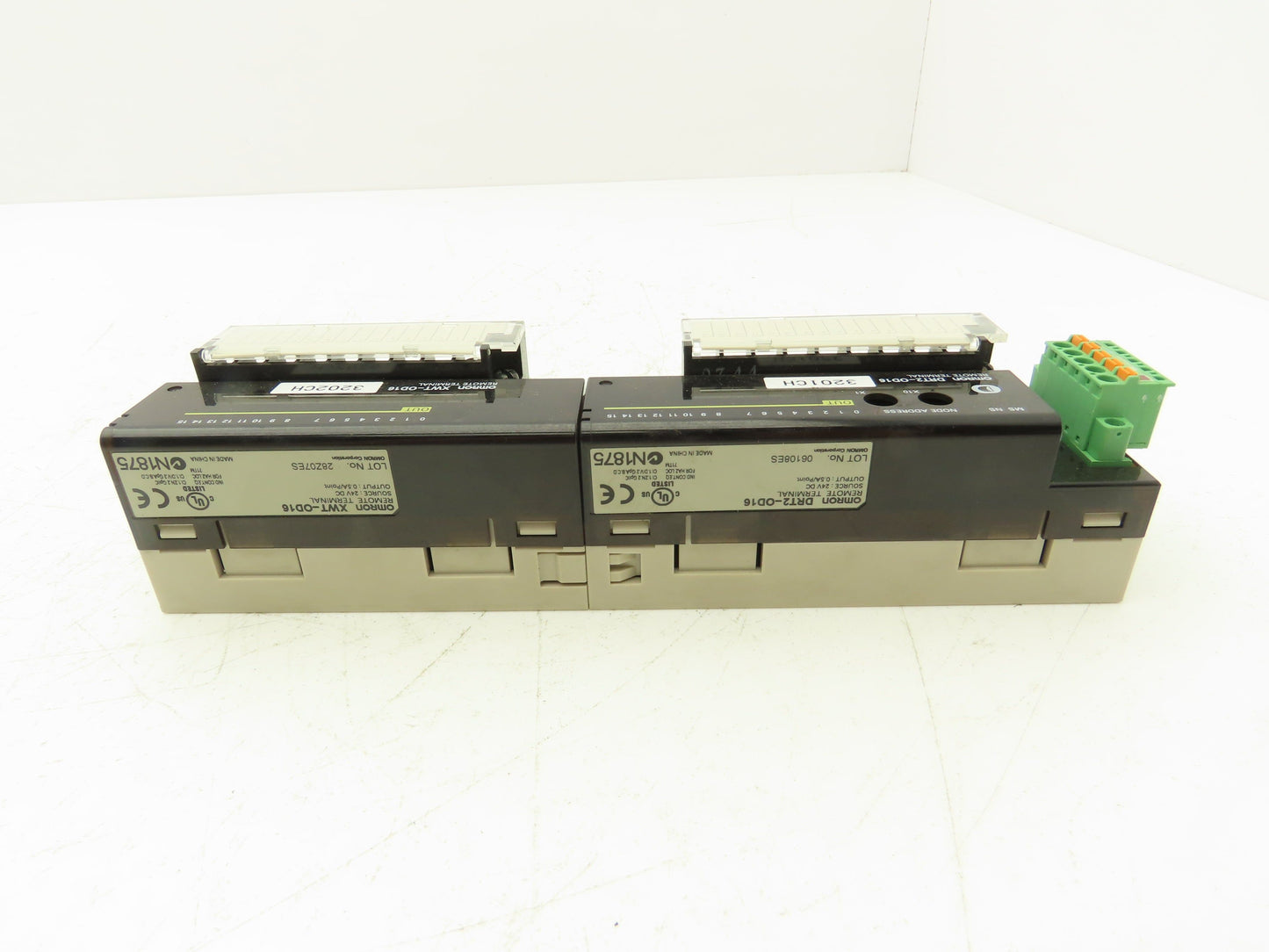 Omron DRT2-OD16 XWT-OD16 Remote Terminal PLC Input Output Module Set