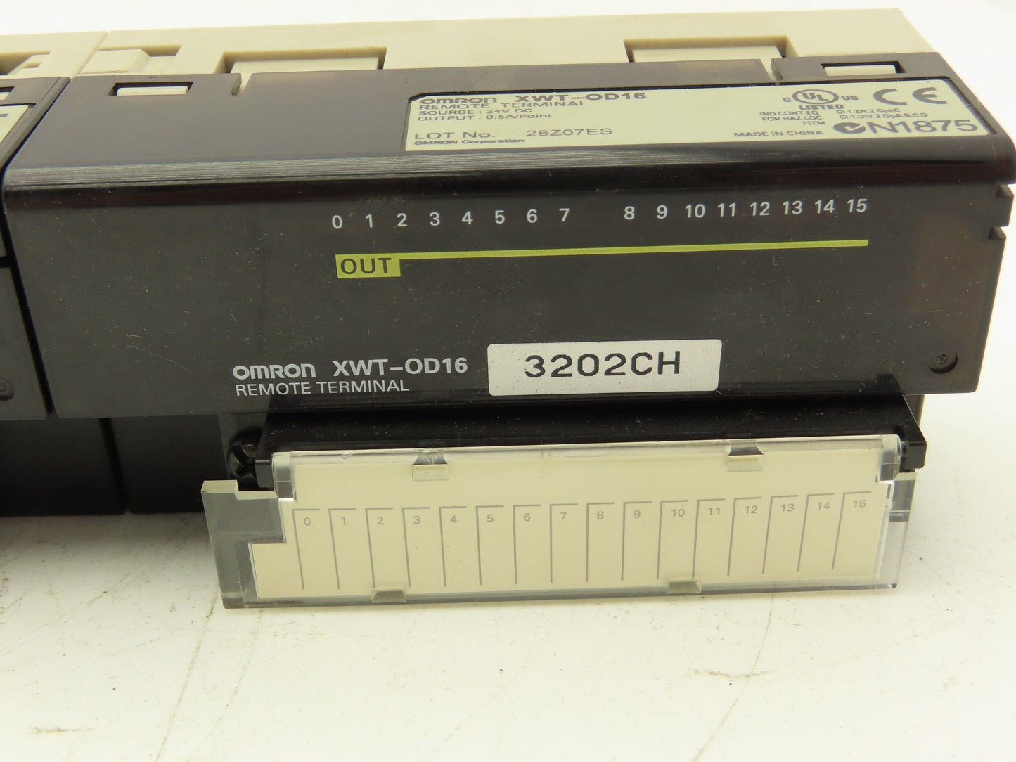 Omron DRT2-OD16 XWT-OD16 Remote Terminal PLC Input Output Module Set