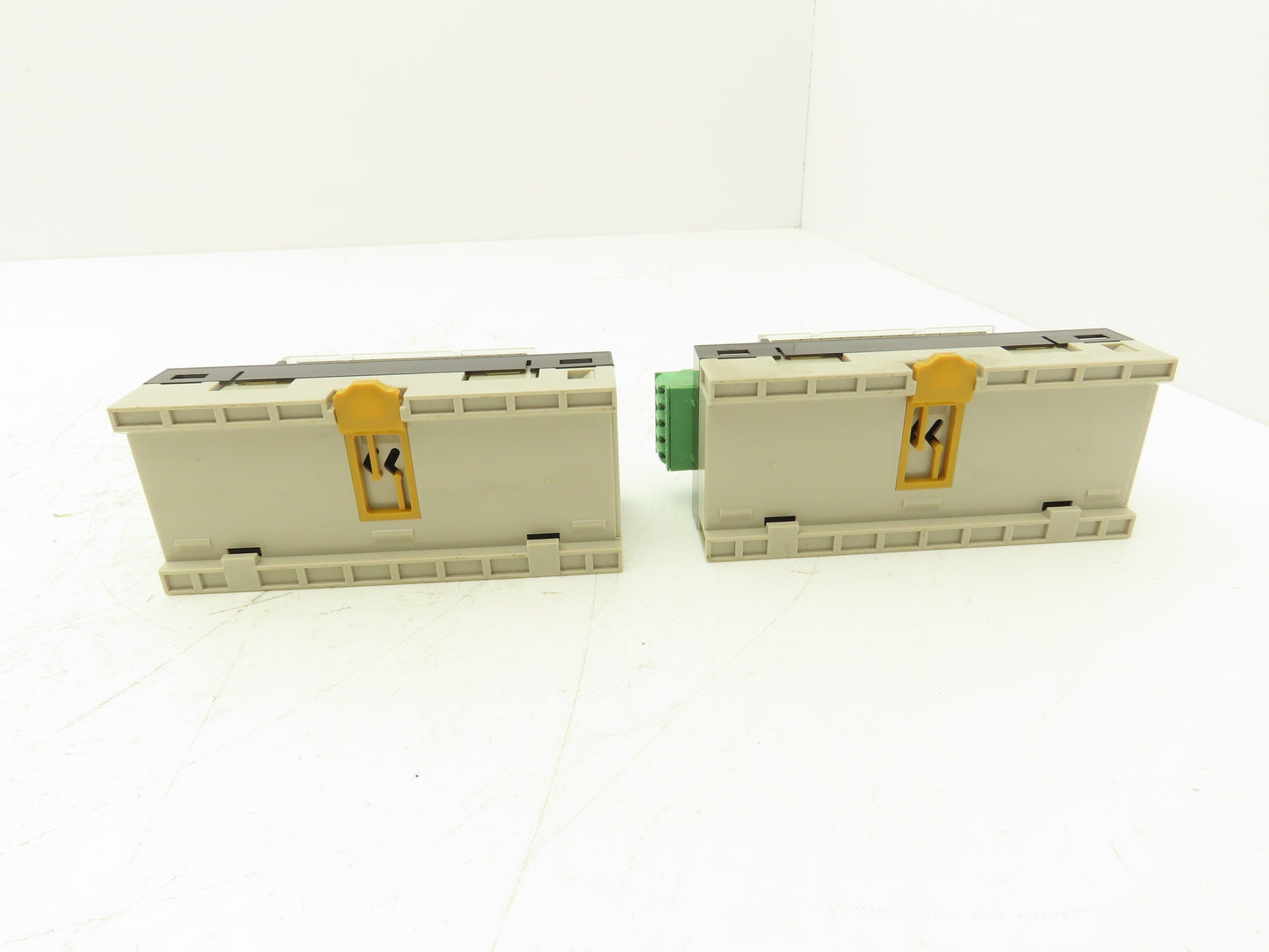 Omron DRT2-OD16 Remote Terminal PLC Output Module 24VDC Lot of 2