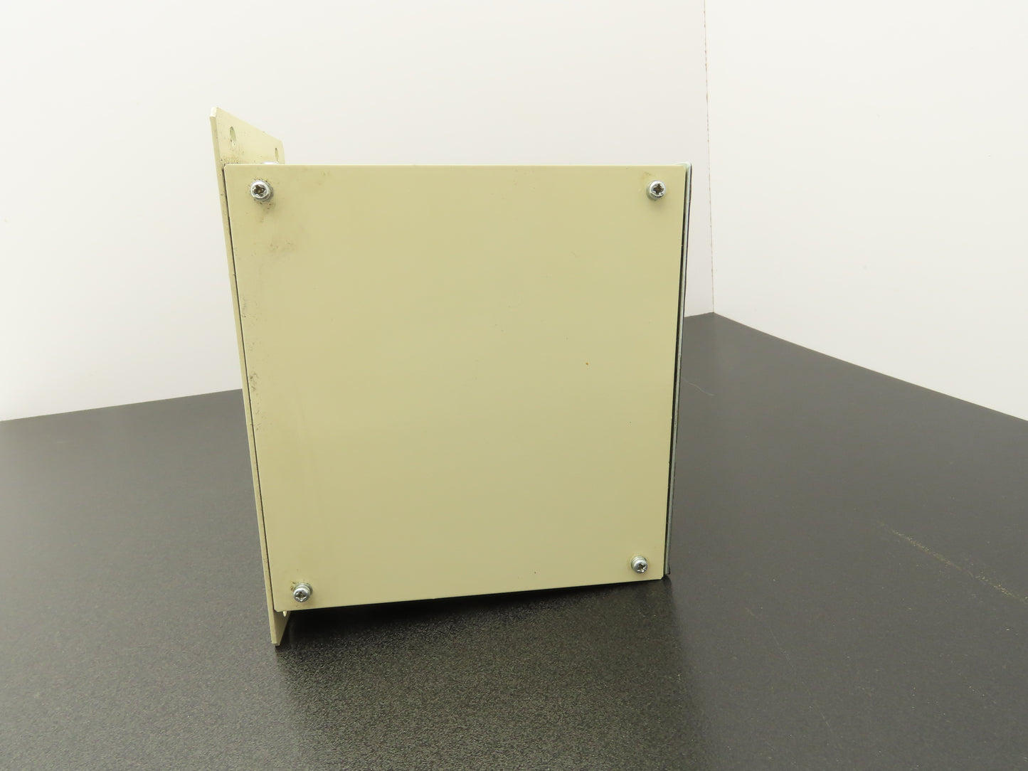 Sanki VVVF P211 Parts Feeder Power Supply 100/200VAC In 0-240VAC Out