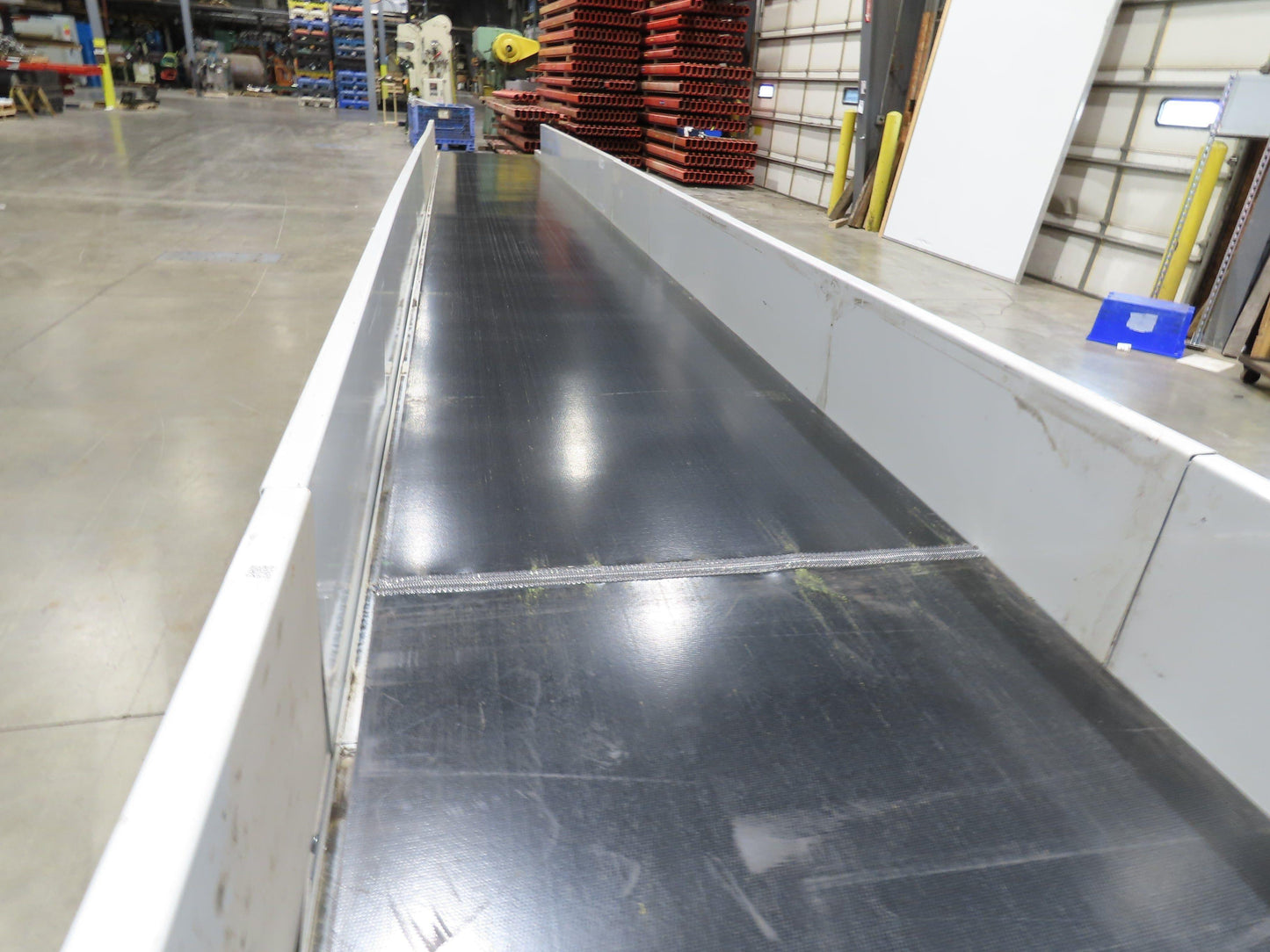 Hytrol 36"x 54' Slider Bed Conveyor Parcel Belt 1.5Hp 480V Center Drive 57 FPM