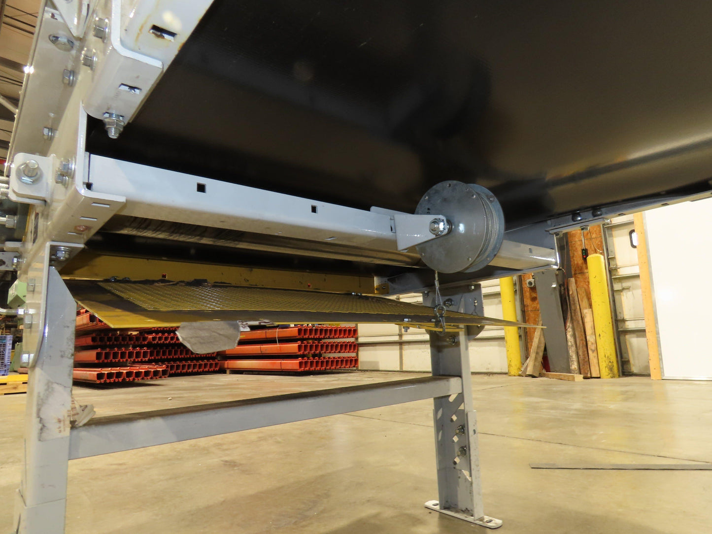 Hytrol 36"x 54' Slider Bed Conveyor Parcel Belt 1.5Hp 480V Center Drive 57 FPM