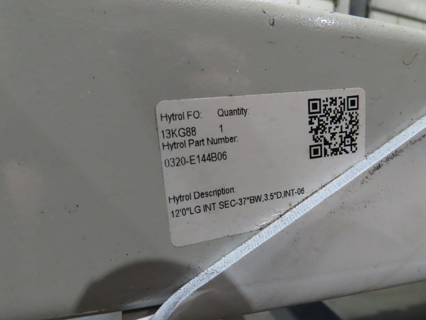 Hytrol 36"x 54' Slider Bed Conveyor Parcel Belt 1.5Hp 480V Center Drive 57 FPM