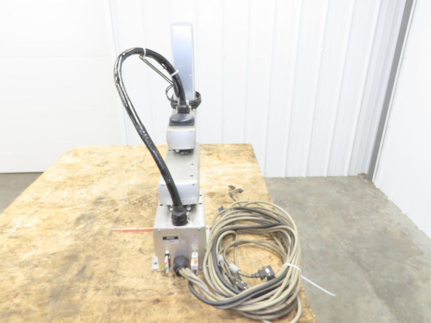 Yamaha YK500XG High Speed Robot Arm With Cables (No Controller)