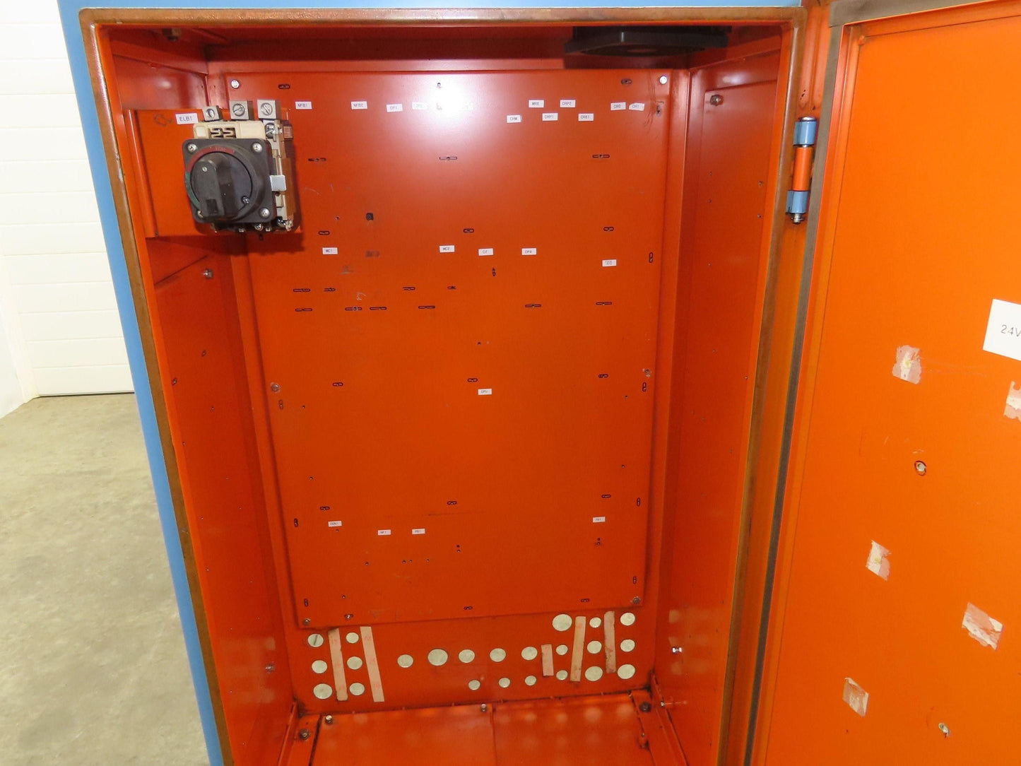 Takigen Freestanding Electrical Enclosure 1100x650x400mm 43x25x14" Disconnect