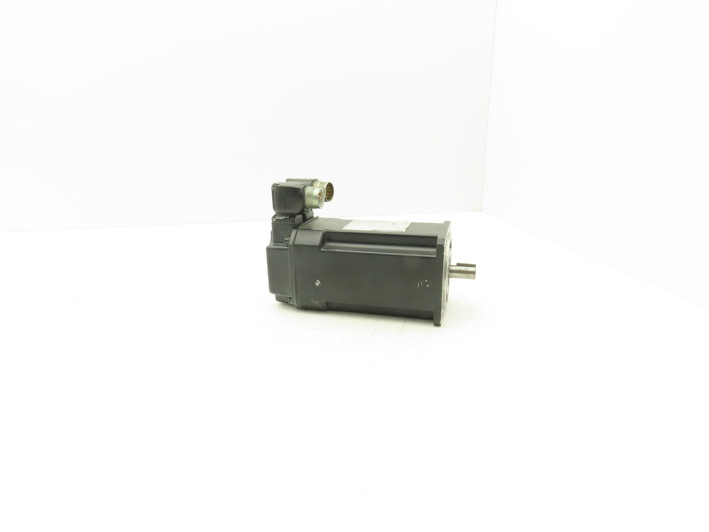 Kollmorgen MT308B1-R1C1 GoldLine XT Servo Motor 3PH 230V 3000RPM