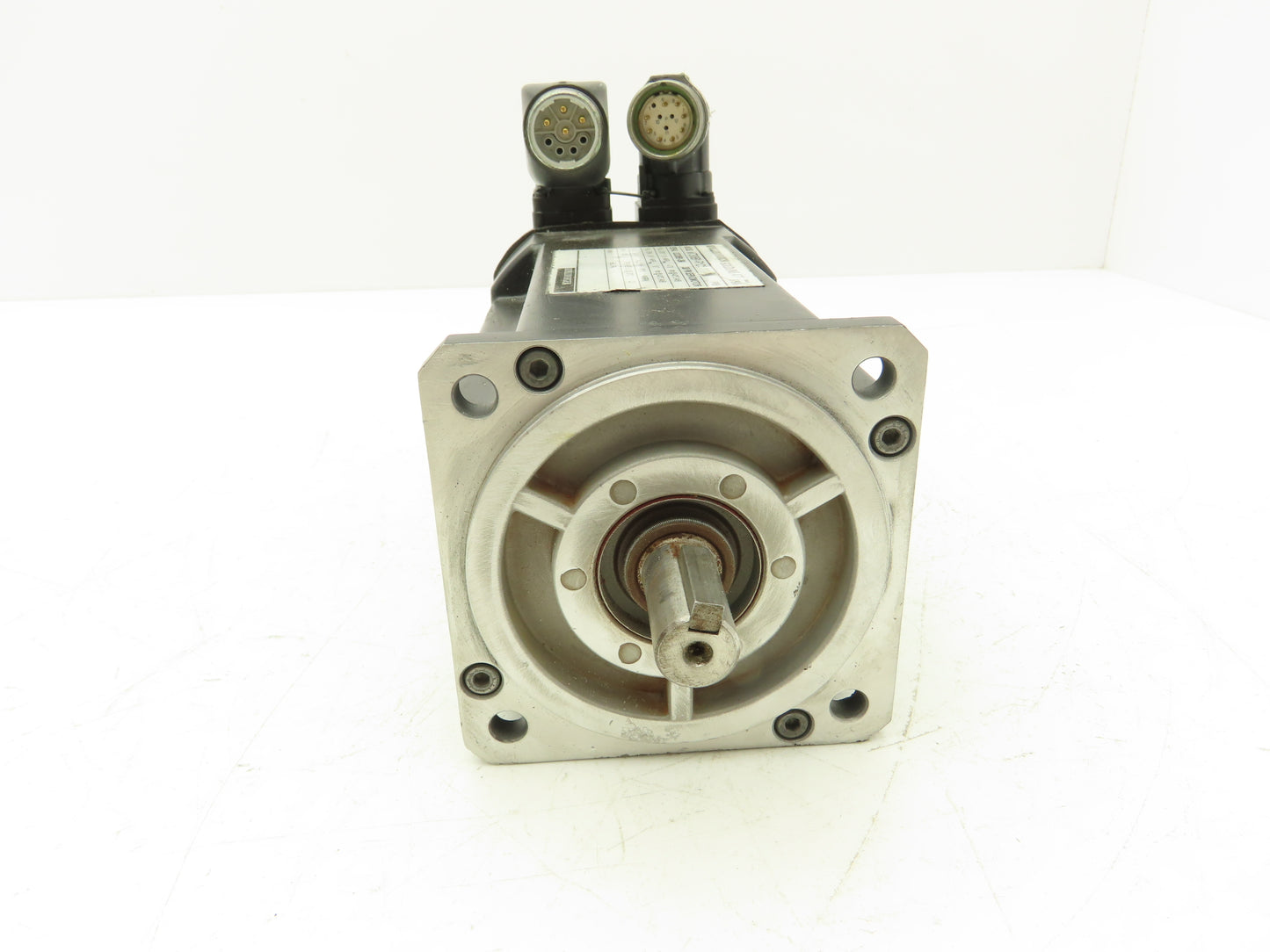 Kollmorgen MT308B1-R1C1 GoldLine XT Servo Motor 3PH 230V 3000RPM