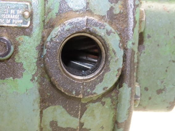 Brown & Sharpe Model 111 Hydraulic Gear Pump 4GPM 600 RPM 1/2"npt 230/460V Motor