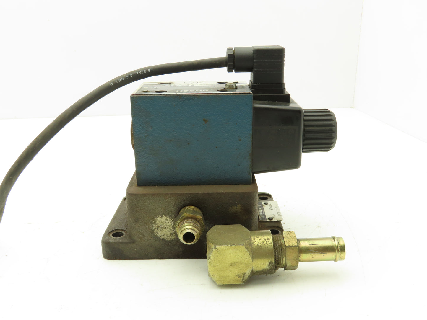 Bosch 081WV10P1V1012WS115/60 D51 Directional Solenoid Valve 115V D02K Manifold