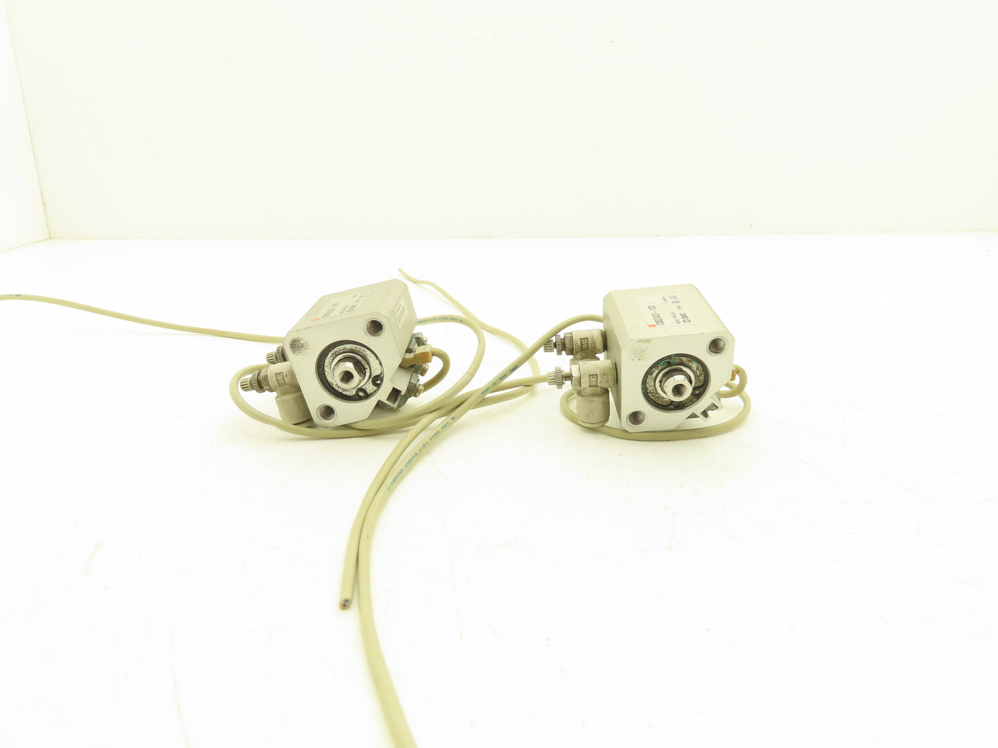 SMC CDQ2A20-10D-M9BVL Pneumatic Cylinder 20mm Bore 10mm Stroke 145 PSI Lot of 2