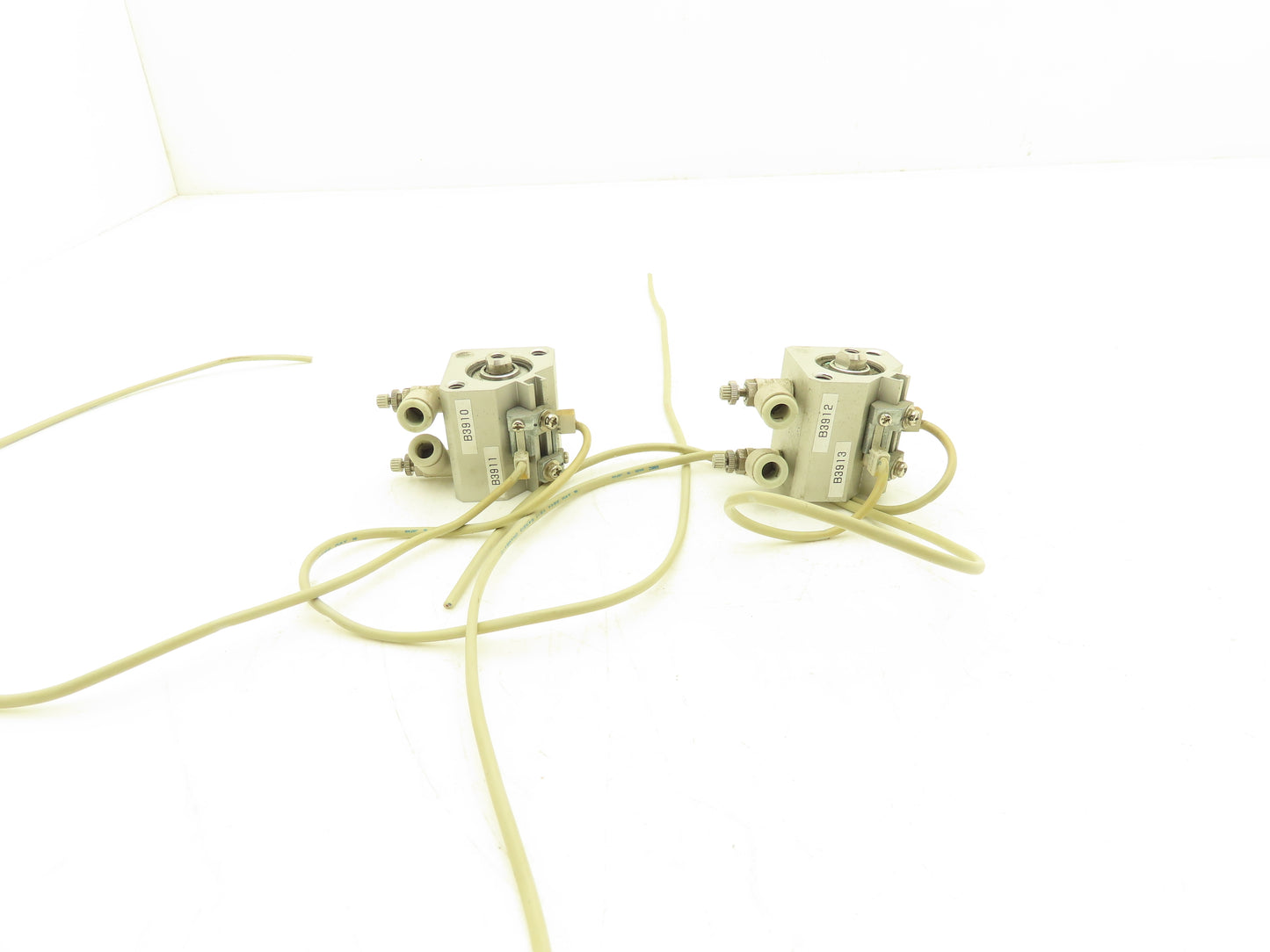 SMC CDQ2A20-10D-M9BVL Pneumatic Cylinder 20mm Bore 10mm Stroke 145 PSI Lot of 2