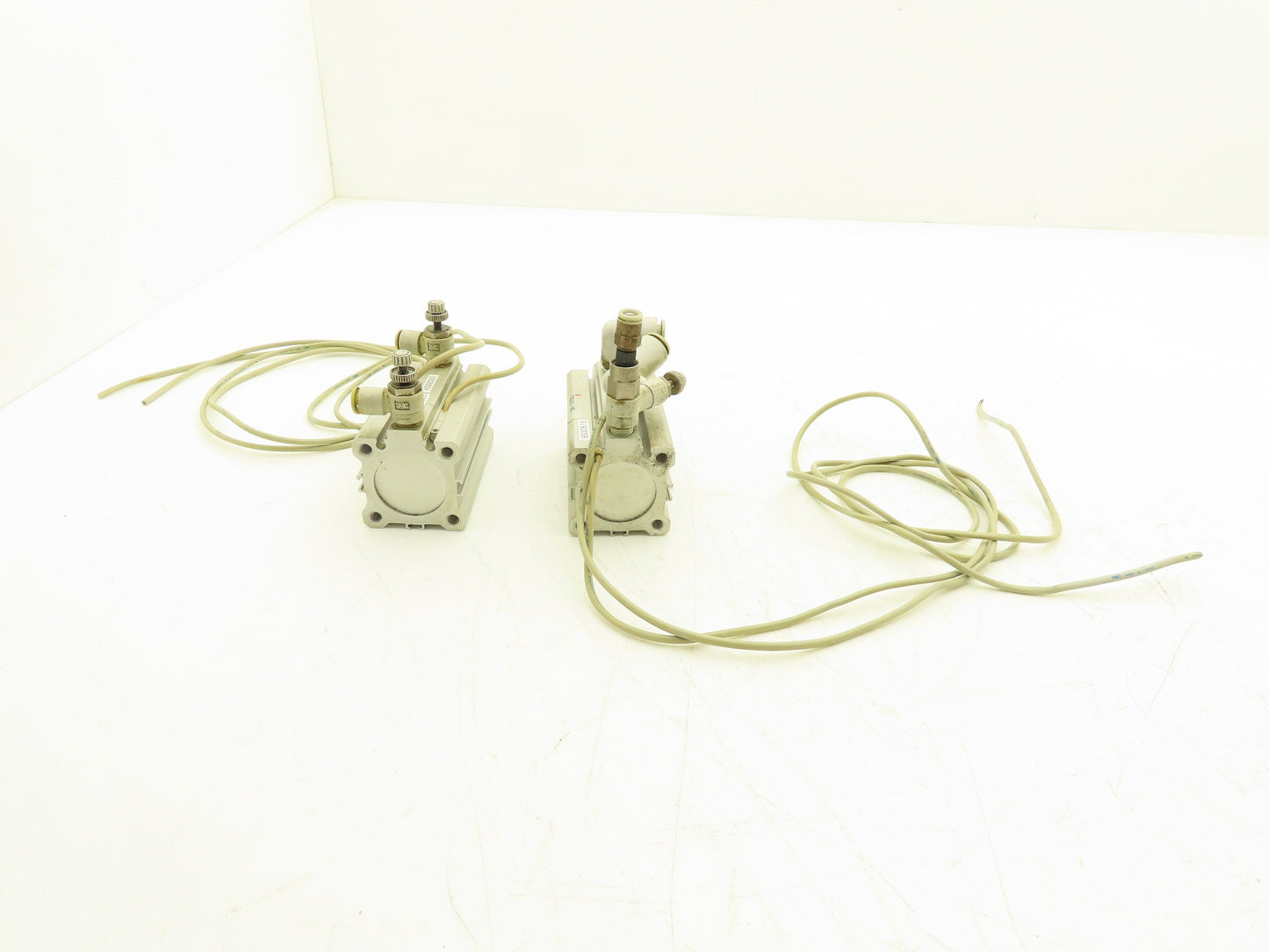 SMC CDQ2A32-50D-M9BL Pneumatic Air Cylinder 32mm Bore 50mm Stroke 145PSI Lot of2