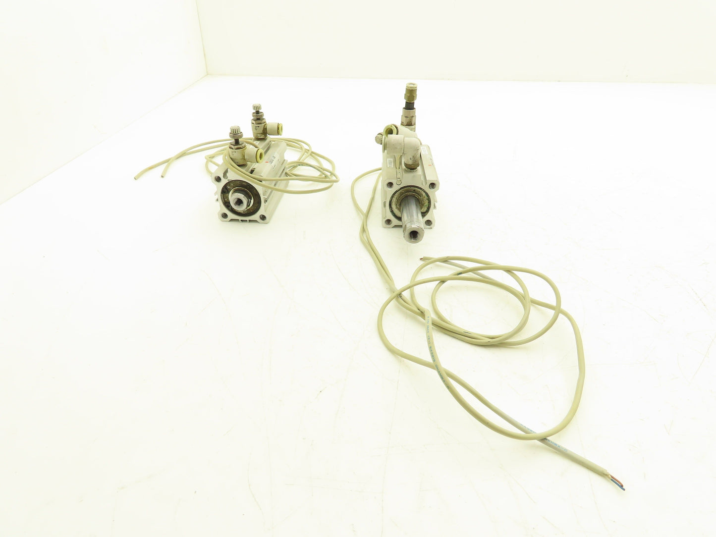 SMC CDQ2A32-50D-M9BL Pneumatic Air Cylinder 32mm Bore 50mm Stroke 145PSI Lot of2