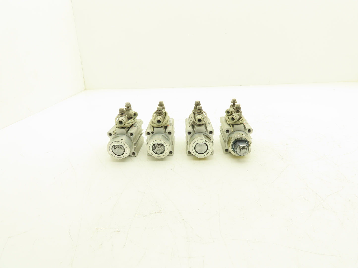 SMC RSDQA32-15DK-M9BL Pneumatic Air Cylinder 32mm Bore 15mm Stroke Lot of 4