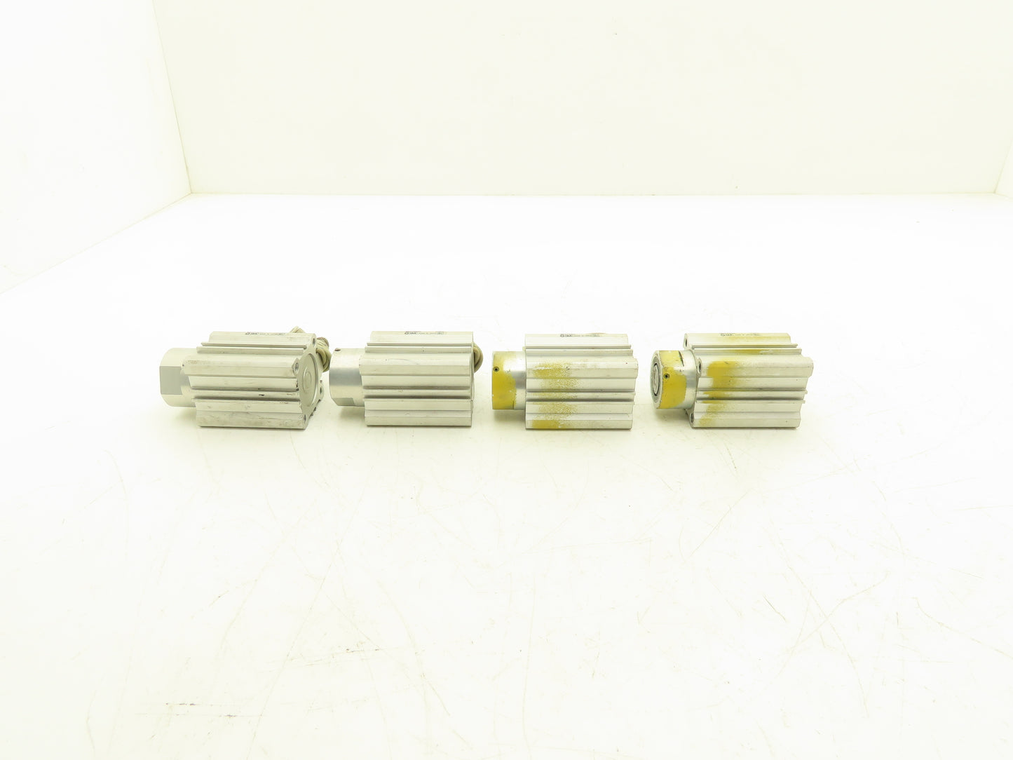 SMC RSDQA32-15DK-M9BL Pneumatic Air Cylinder 32mm Bore 15mm Stroke Lot of 4