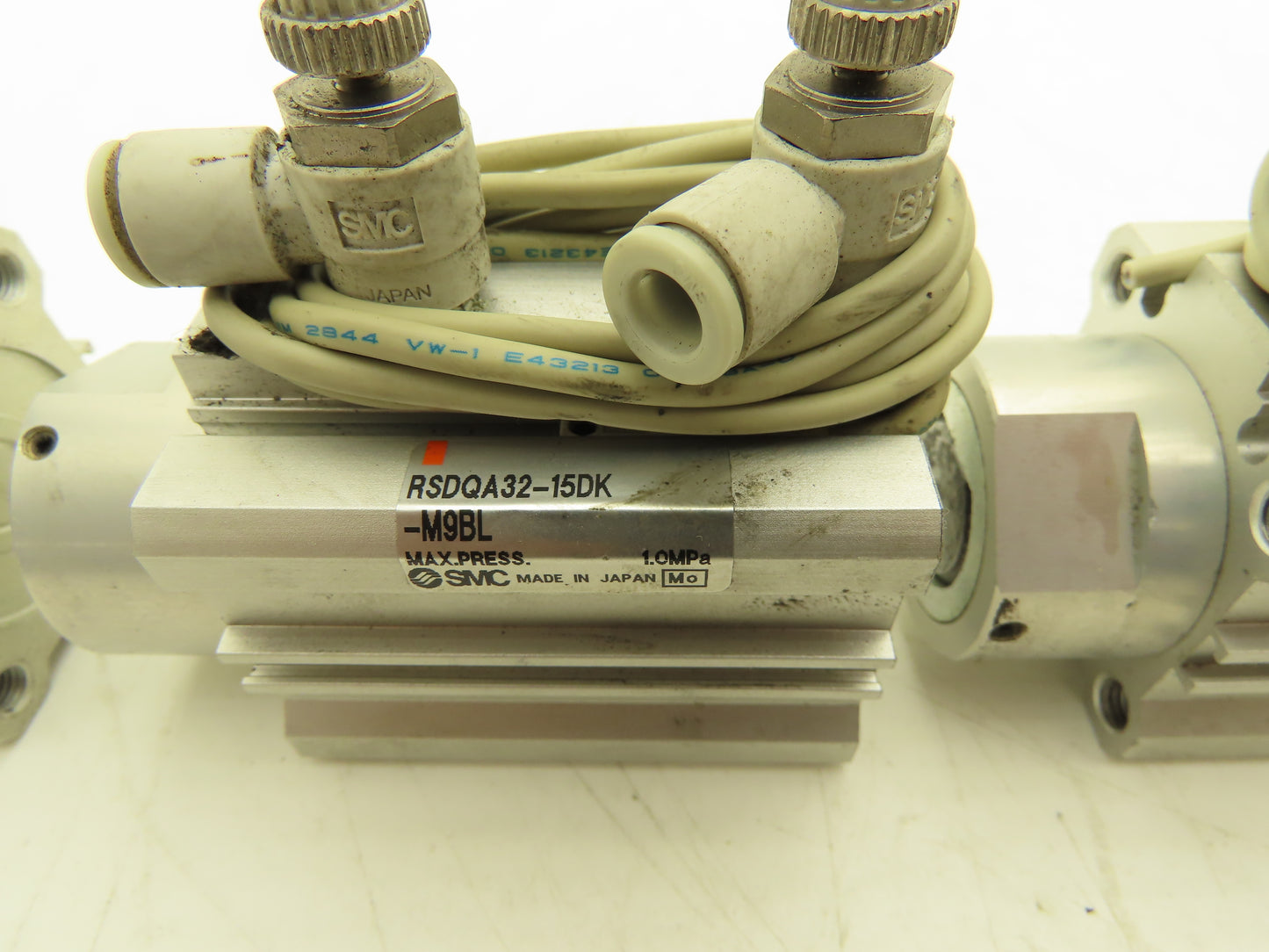 SMC RSDQA32-15DK-M9BL Pneumatic Air Cylinder 32mm Bore 15mm Stroke Lot of 4