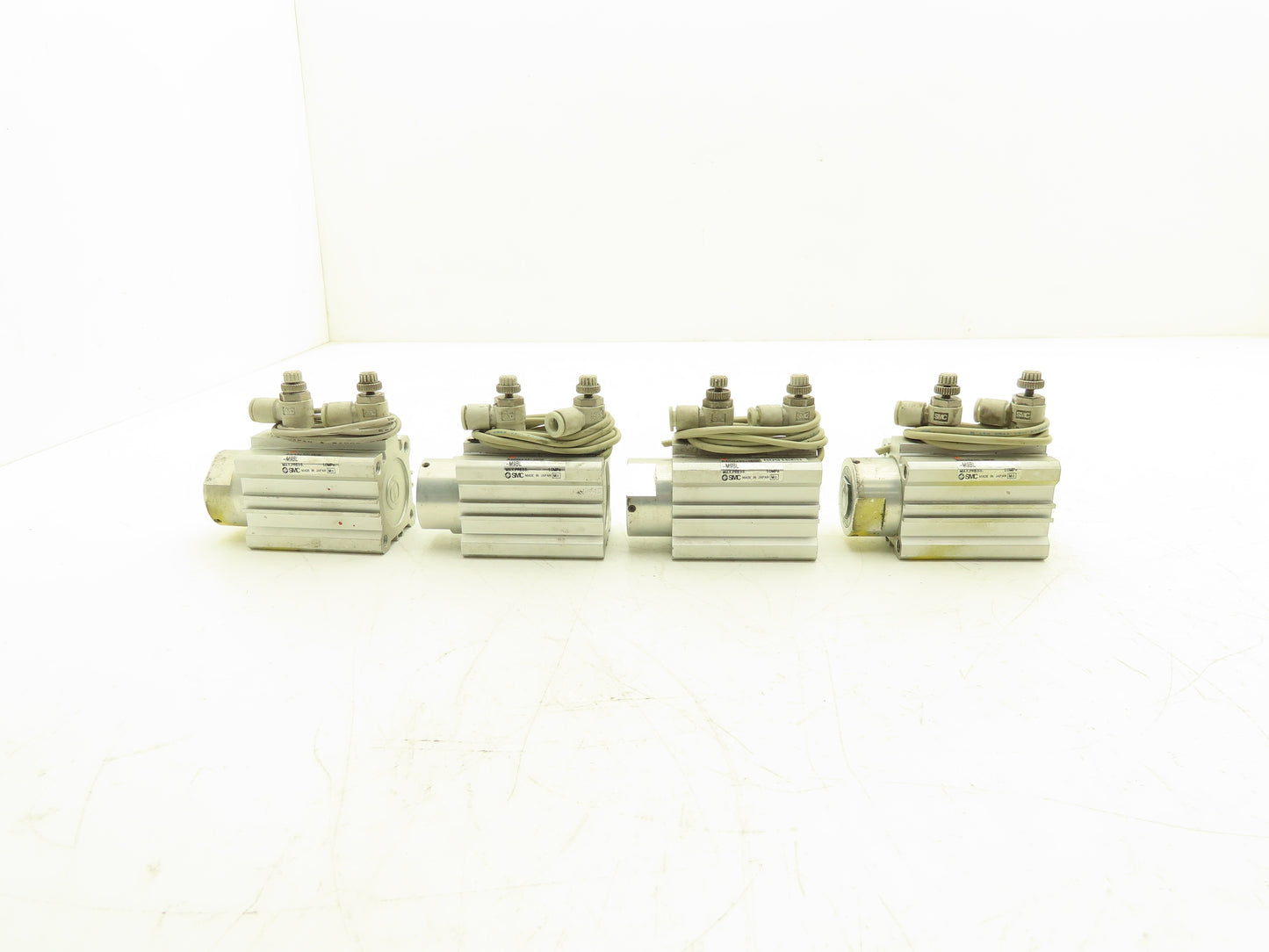 SMC RSDQA32-15DK-M9BL Pneumatic Air Cylinder 32mm Bore 15mm Stroke Lot of 4