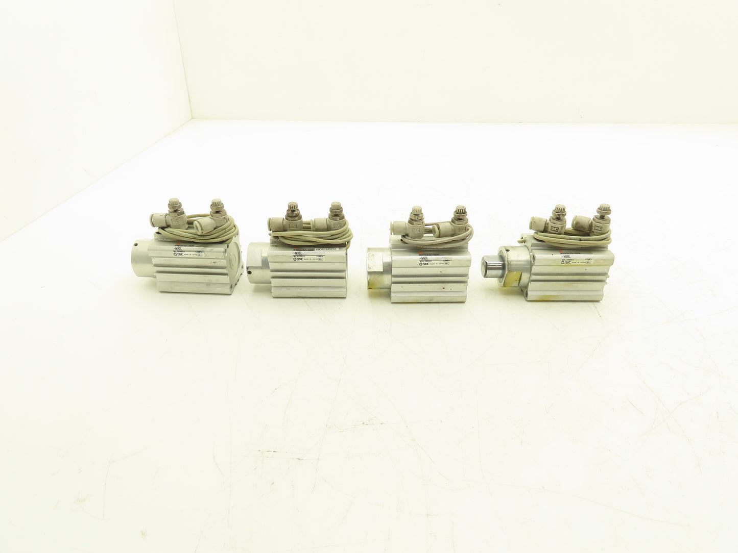 SMC RSDQA32-15DK-M9BL Pneumatic Air Cylinder 32mm Bore 15mm Stroke Lot of 4