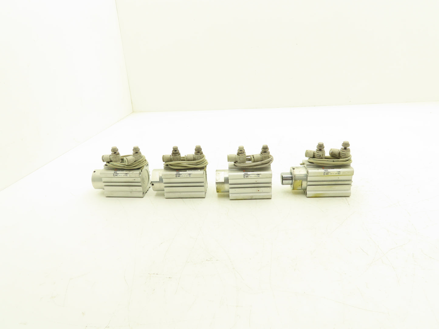 SMC RSDQA32-15DK-M9BL Pneumatic Air Cylinder 32mm Bore 15mm Stroke Lot of 4