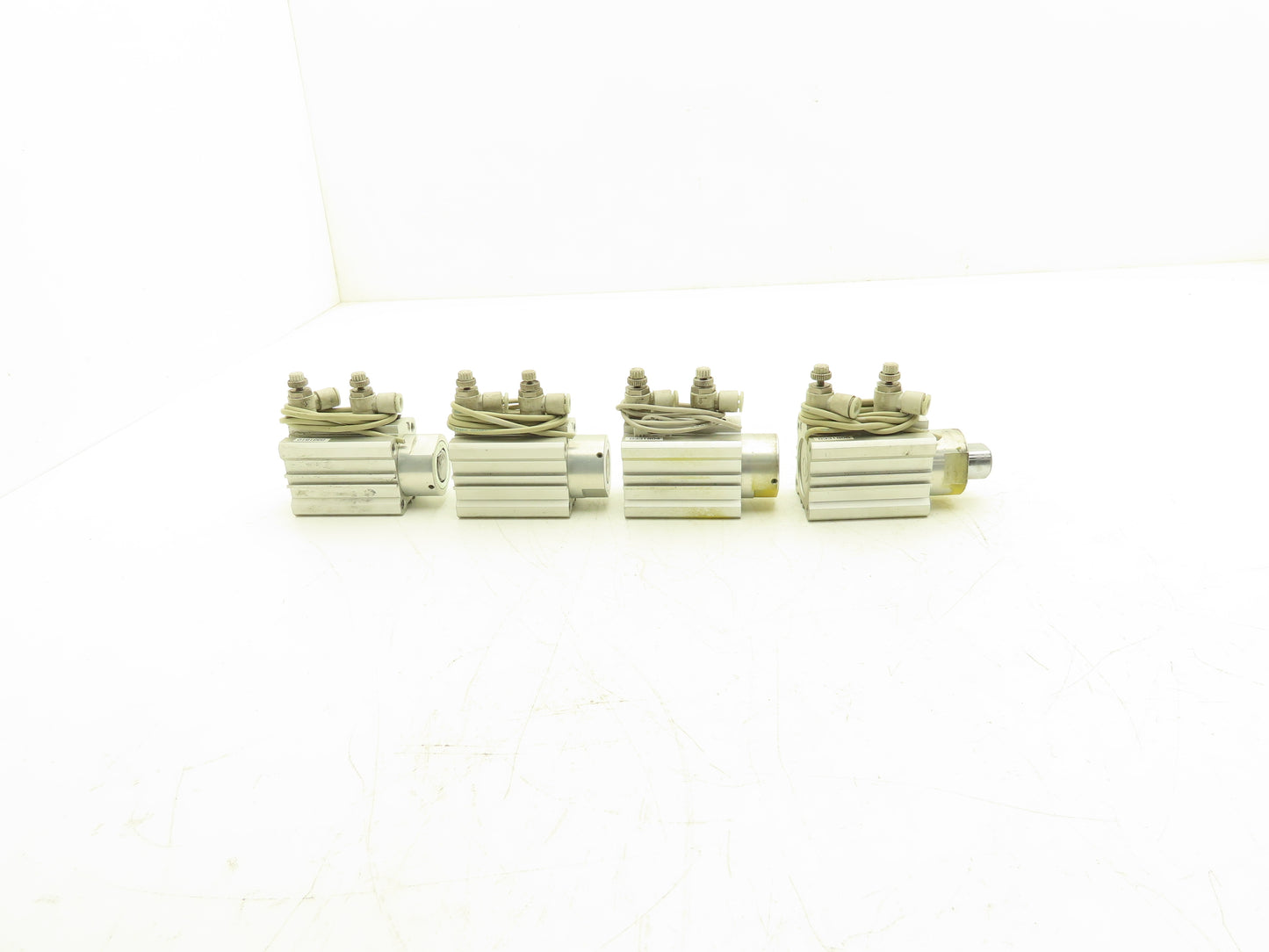 SMC RSDQA32-15DK-M9BL Pneumatic Air Cylinder 32mm Bore 15mm Stroke Lot of 4