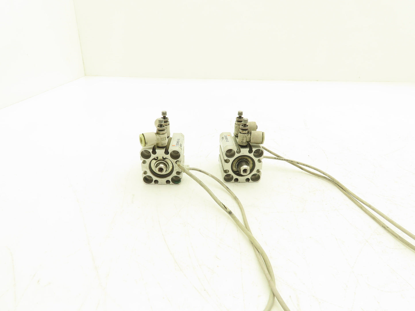 SMC CDQSWB20-5D-M9BVL Pneumatic Air Cylinder Double End 5mm Stroke Lot of 2