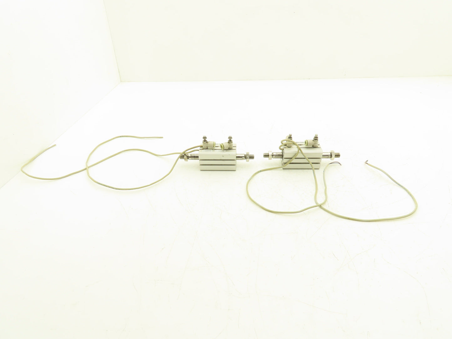 SMC CDQSWB25-30DM-M9BL Pneumatic Air Cylinder Double End 5mm Stroke Lot of 2