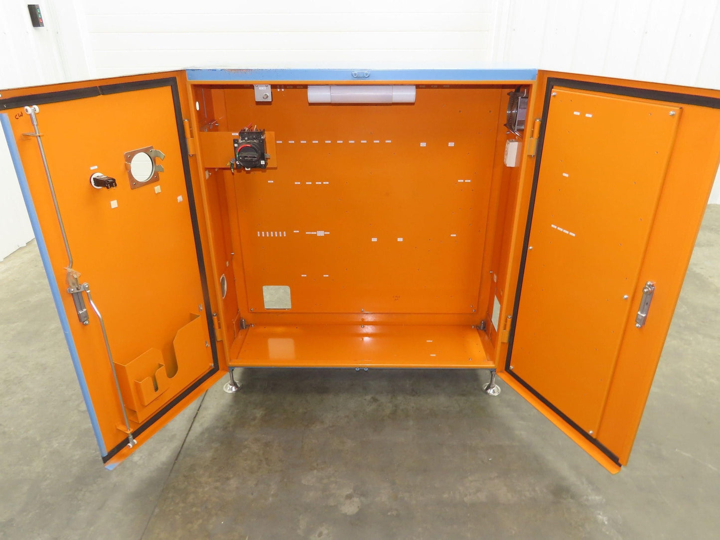 Takigen Freestanding Electrical Enclosure 1100x1100x300mm 40A Disconnect