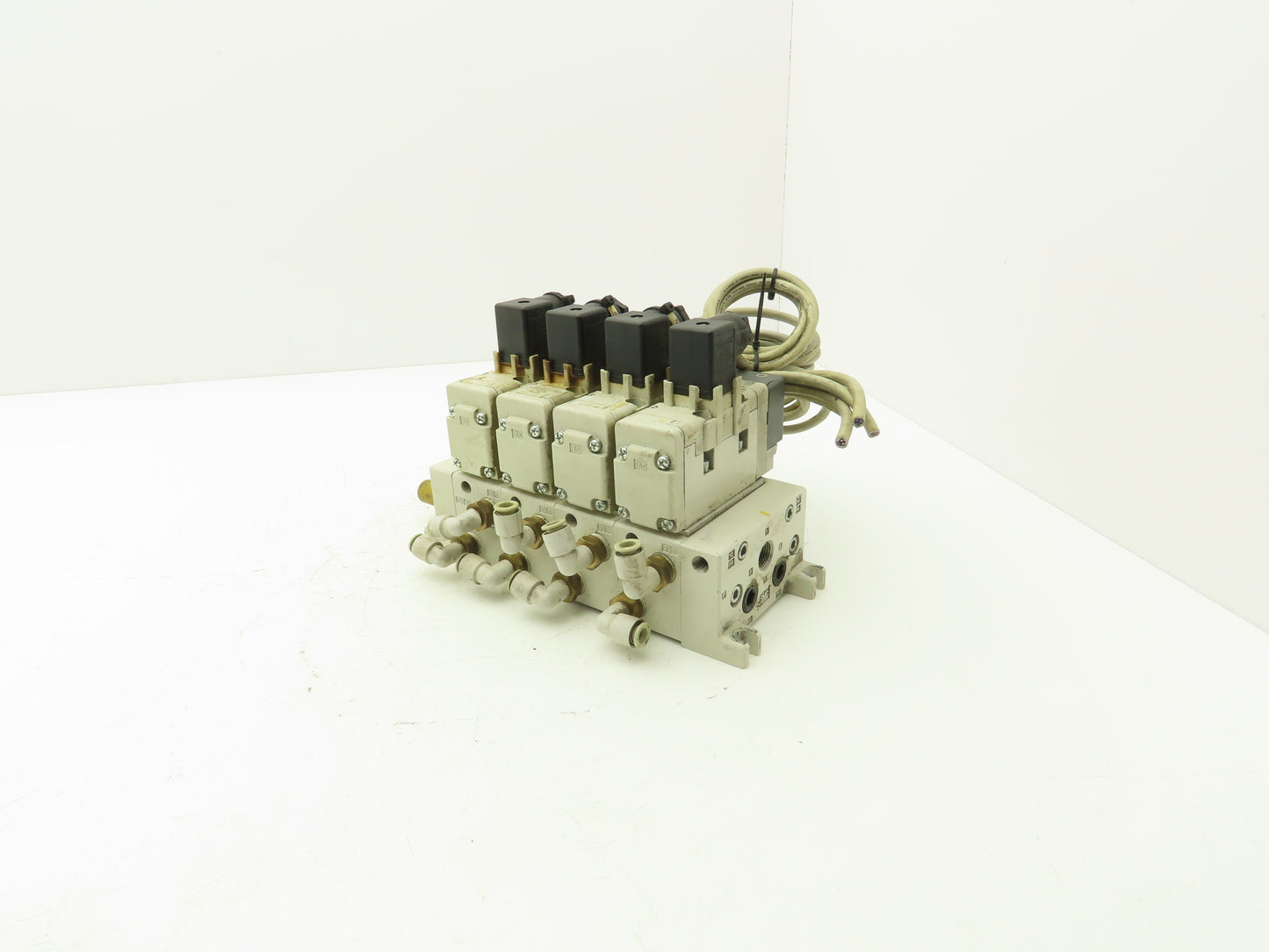 SMC VQ7-6-FG-S-3Z  4-Station Pneumatic Solenoid Valve Manifold 24VDC 3/8" Ports