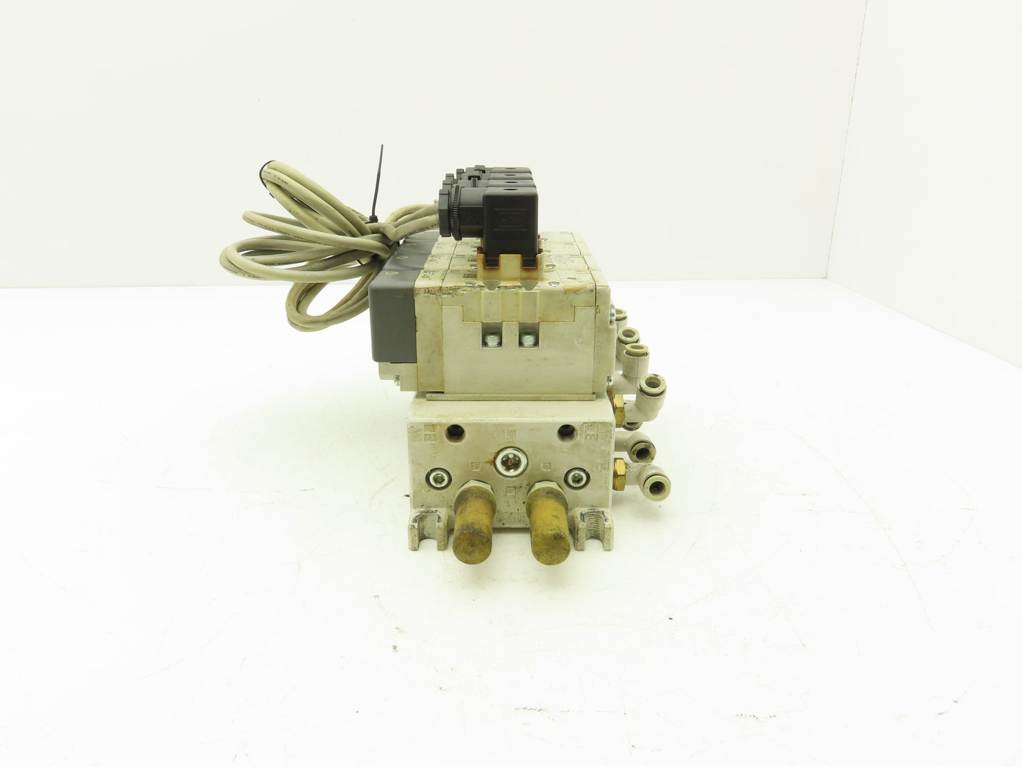 SMC VQ7-6-FG-S-3Z  4-Station Pneumatic Solenoid Valve Manifold 24VDC 3/8" Ports