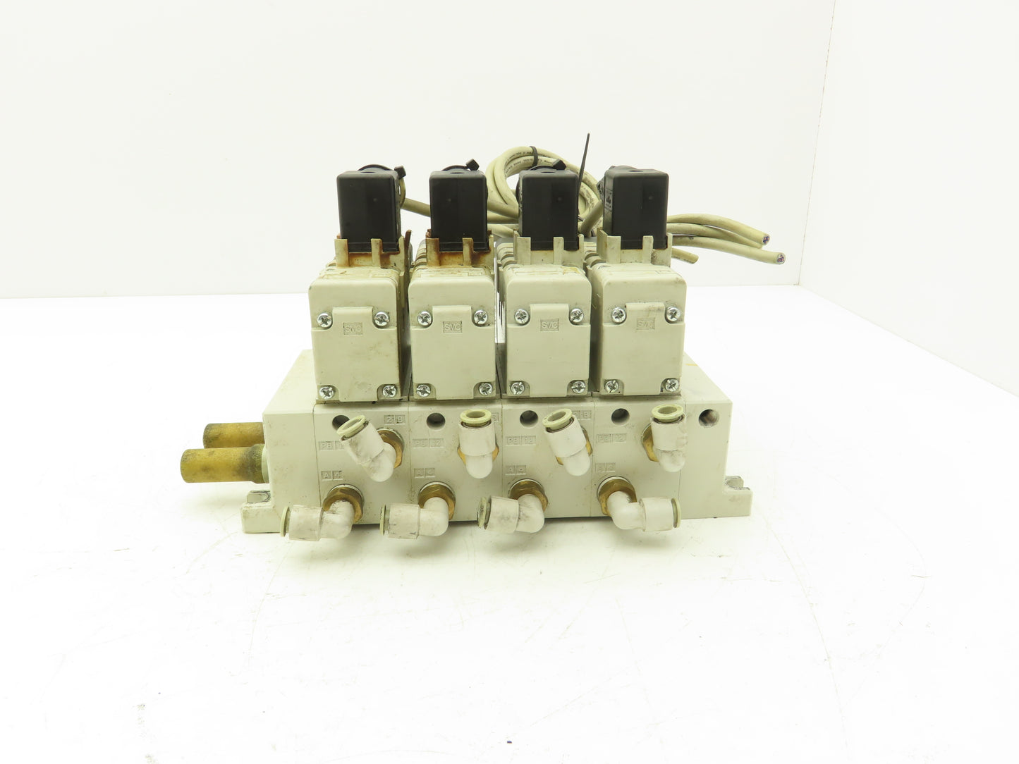 SMC VQ7-6-FG-S-3Z  4-Station Pneumatic Solenoid Valve Manifold 24VDC 3/8" Ports