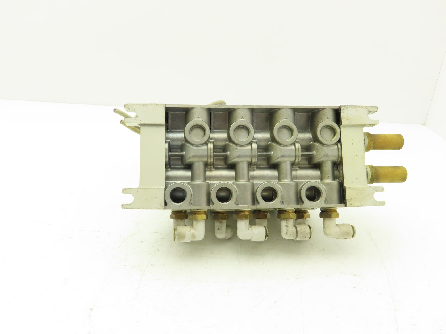 SMC VQ7-6-FG-S-3Z  4-Station Pneumatic Solenoid Valve Manifold 24VDC 3/8" Ports
