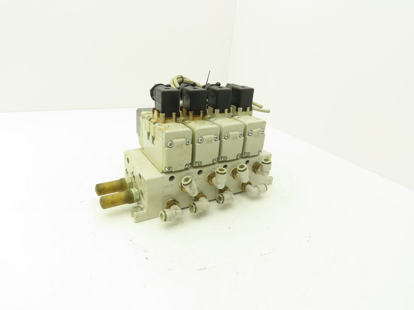 SMC VQ7-6-FG-S-3Z  4-Station Pneumatic Solenoid Valve Manifold 24VDC 3/8" Ports
